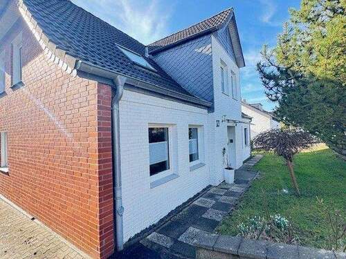 25-Aussenansicht Straßenseite - 