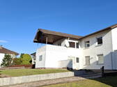 Ansicht-Haus vorne - Großzügige 4-Zimmerwohnung in 2-Familienhaus im Stadtteil Bad Hersfeld-Petersberg