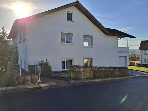 Ansicht-Haus Seite - 4 Zimmer Etagenwohnung in Bad Hersfeld