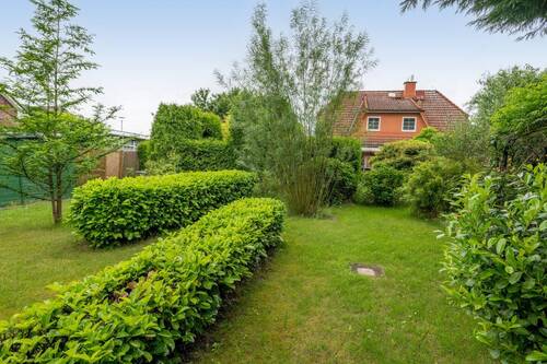 Gepflegter Garten mit Hausblick - 