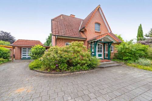 Reizvolles Einfamilienhaus mit gewachsenem Garten in ruhiger Sackgassenlage - Reizvolles Einfamilienhaus mit gewachsenem Garten in ruhiger Sackgassenlage