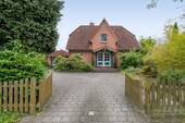 Außenansicht mit Zufahrt - 4 Zimmer Einfamilienhaus zum Kaufen in Winsen (Luhe)