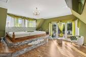 Schlafzimmer - Modernisiertes Wohnen in citynaher Lage - mit Garten, Balkon und Ausbaureserve