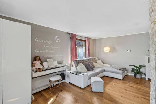 Wohnzimmer - 4 Zimmer Einfamilienhaus in Hamburg