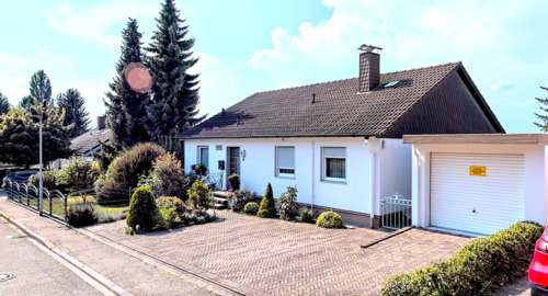Ansicht Straße - Attraktives Wohndomizil in ruhiger, erstklassiger Lage mit Panoramablick in Lahr-Mietersheim