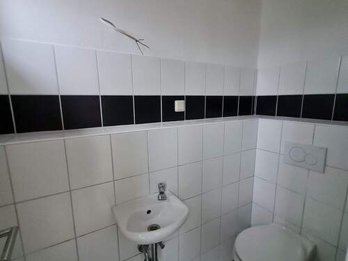 Gäste-WC.jpg - 5 Zimmer Etagenwohnung zur Miete in Riegelsberg