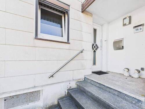 Eingang Außenansicht - 9 Zimmer Reihenmittelhaus in Bremerhaven