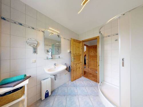 Tageslichtduschbad im Erdgeschoss - 