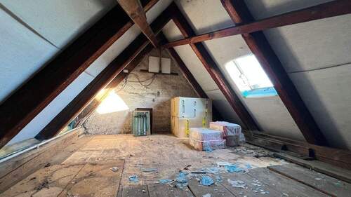 Spitzboden Schrägen gedämmt - 