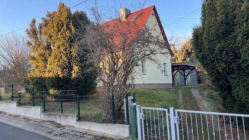 eingefriedetes Grundstück - 4 Zimmer Einfamilienhaus zum Kaufen in Teuchern