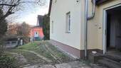 Auffahrt zum Haus, Hauseingang - 