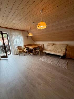 Wohnbereich mit Balkon.jpeg - 