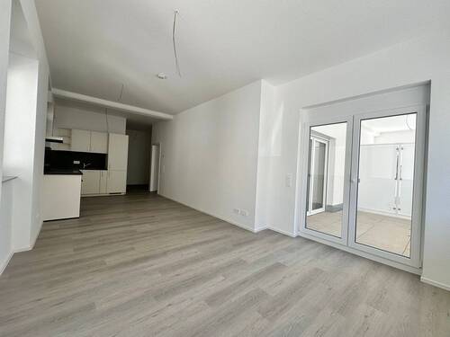 Offener Wohn- und Essbereich - Schöne, helle 2-Zimmer-Wohnung mit Loggia – Erstbezug