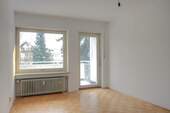 Schlafzimmer mit Südbalkon - Etagenwohnung mit 61,00 m² in München zur Miete