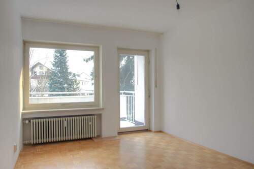 Schlafzimmer mit Südbalkon - Etagenwohnung mit 61,00 m² in München zur Miete