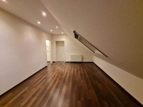 Büro-Ankleidezimmer - Bild 3.jpg - 