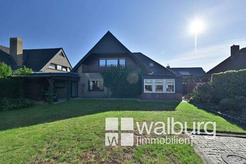 8 Hausansicht mit Loggia und überdachter Terrasse - 