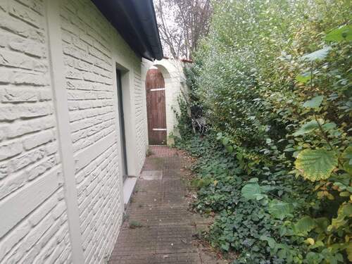 Weg an Haus vorbei - 