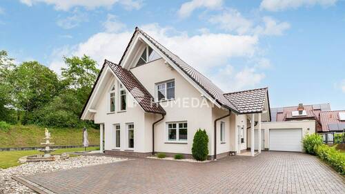 Außenansicht 1 - Wo Wohnträume wahr werden - Außergewöhnliches Zuhause mit modernster Technik & Wohlfühlfaktor