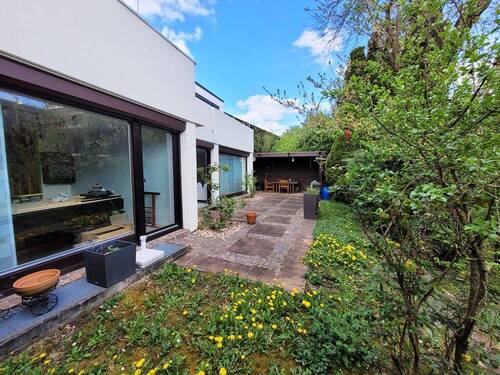 Südansicht - ***PROVISIONSFREI*** Attraktives Einfamilienhaus mit Doppelgarage und toller Dachterrasse!
