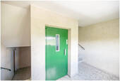 Aufzug im Gebäude - 3 Zimmer Etagenwohnung in Pinneberg