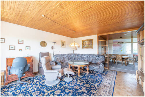 Wohnzimmer mit Blick in den Eingangsbereich 2 - 