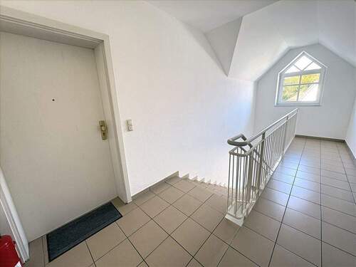 Treppenhaus - 2 Zimmer Etagenwohnung zum Kaufen in Ruhstorf a d Rott