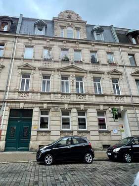 Hausansicht vorne.jpg - Am Fürther Stadtpark! Gewerbeeinheit und 2 Zi.-Whg. zu Verkaufen - Schöne Gewerbefläche mit ca. 138 m² im EG und 2 Zi.-Whg. mit ca. 55 m² im EG