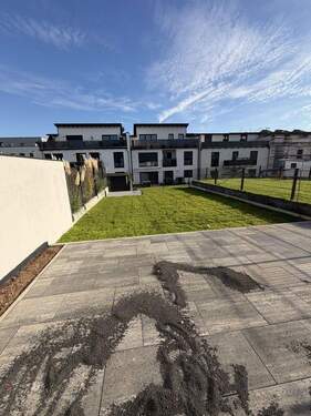 Bild 1 - NEUBAU Doppelhaushälfte - Optimal für Arbeiten & Wohnen unter einem Dach (Erstbezug)