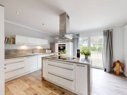 Küchenbereich mit Kochinsel im Erdgeschoss - Einfamilienhaus mit 175,00 m² in Wieck a. Darß zum Kaufen