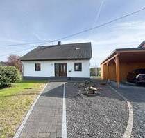 Modernisiertes EFH mit 2 Schlafzimmern, großer Terrasse und 800 m² Grundstück Windhagen OT