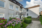Hausansicht - Charmante 2-Zimmer-Wohnung mit Balkon und Tiefgaragenstellplatz in ruhiger, grüner Lage!