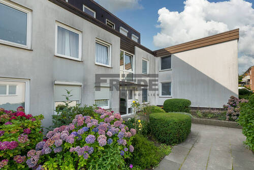 Hausansicht - Charmante 2-Zimmer-Wohnung mit Balkon und Tiefgaragenstellplatz in ruhiger, grüner Lage!