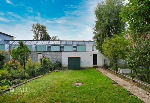 Garten - Mehrfamilienhaus, Wohnhaus mit 225,00 m² in Köln zum Kaufen