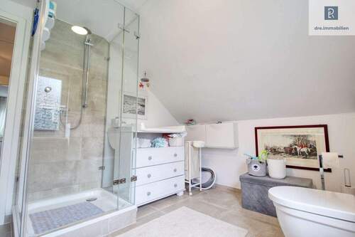 Modernes Feel-Good-Bad mit harmonischer Atmosphäre - 