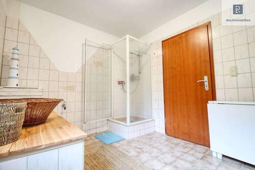 Helles Badezimmer in Einliegerwohnung - 
