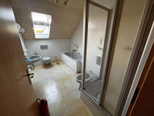 Badezimmer DG links - 