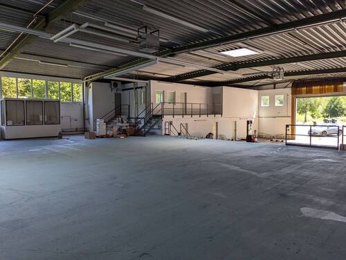 Halle 1 mit Büros - 