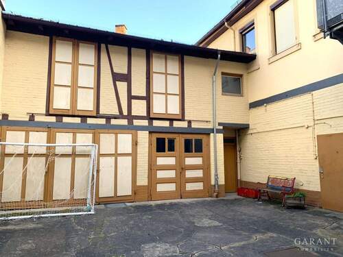 Hof - 1 Zimmer Mehrfamilienhaus, Wohnhaus in Karlsruhe