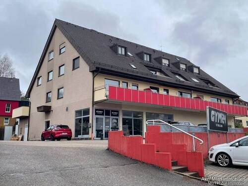 Frontansicht_3 - Gut geschnittene 3 12 Zi. Wohnung, sofort frei, im Kurort barrierefrei, Aufzug, TG, Balkon.