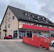 Gut geschnittene 3 12 Zi. Wohnung, sofort frei, im Kurort barrierefrei, Aufzug, TG, Balkon. - Schömberg