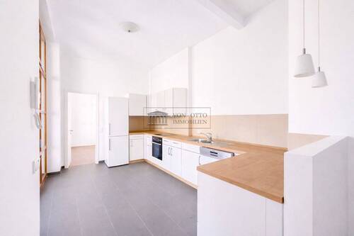Große Küche - 3 Zimmer Etagenwohnung in Berlin