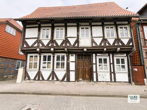 Hausansicht vorne - 4 Zimmer Mehrfamilienhaus, Wohnhaus zum Kaufen in Wolfsburg / Fallersleben