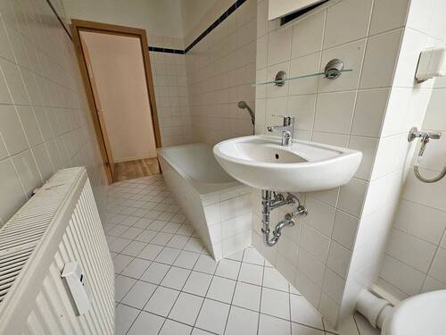 Bad - 3 Zimmer Etagenwohnung zur Miete in Halle (Saale)