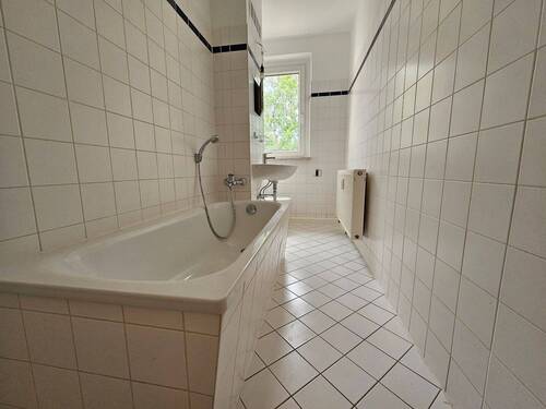 Bad - 3 Zimmer Etagenwohnung in Halle (Saale)