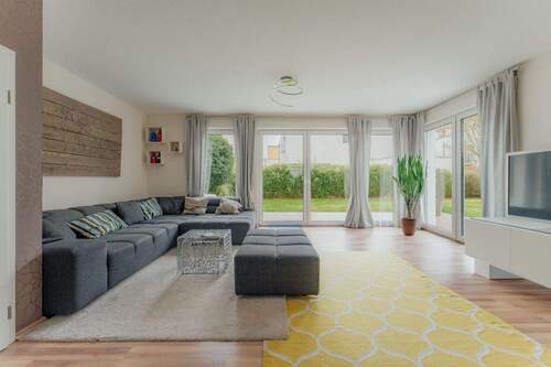 Wohnzimmer - 5 Zimmer Doppelhaushälfte zum Kaufen in Köln