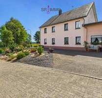 Gepflegtes Einfamilienhaus mit Hobbywerkstatt in Jucken