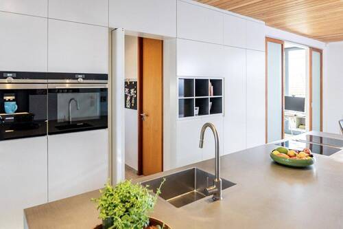 Küche mit Schwenktür - offen - - 