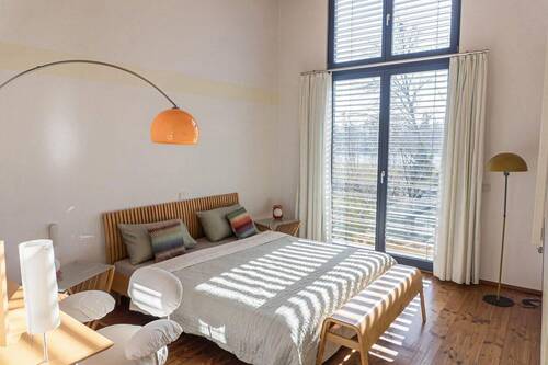 Lichtdurchfluteter Schlafraum - 