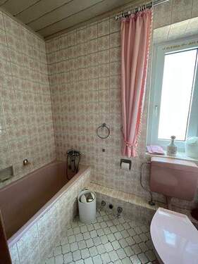 Tageslichtbad mit Wanne. - 